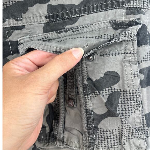 TwoGe Y2K Camo Cargo Mens Shorts Sz 38 Gray Skater Grunge Utility Pockets Street - Picture 8 of 11